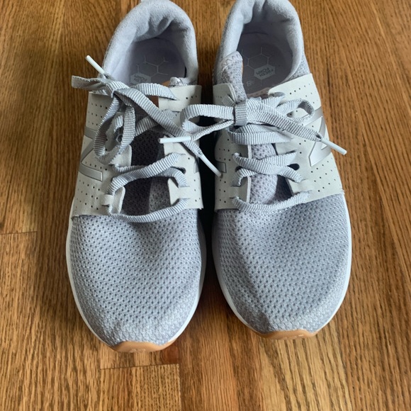 New Balance Sneakers size 10 - Picture 3 of 9